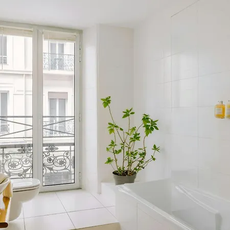 Yelo Lumière Centre Ville, Sonder By Marriott Bonvoy Hotel 4*